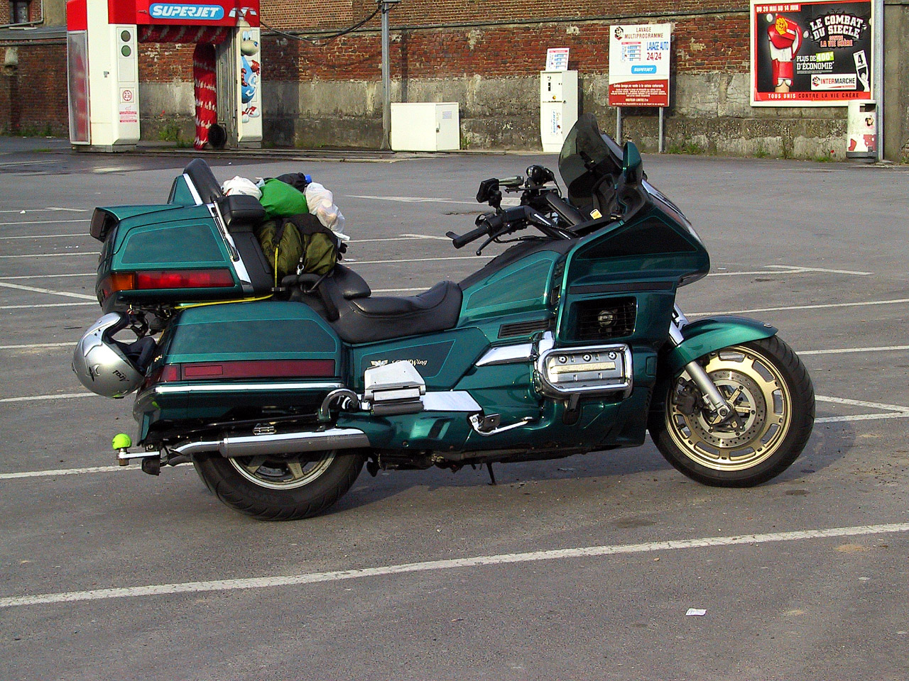 Summer touring 2008 - <i>First food and water stop. Bike still clean</i>